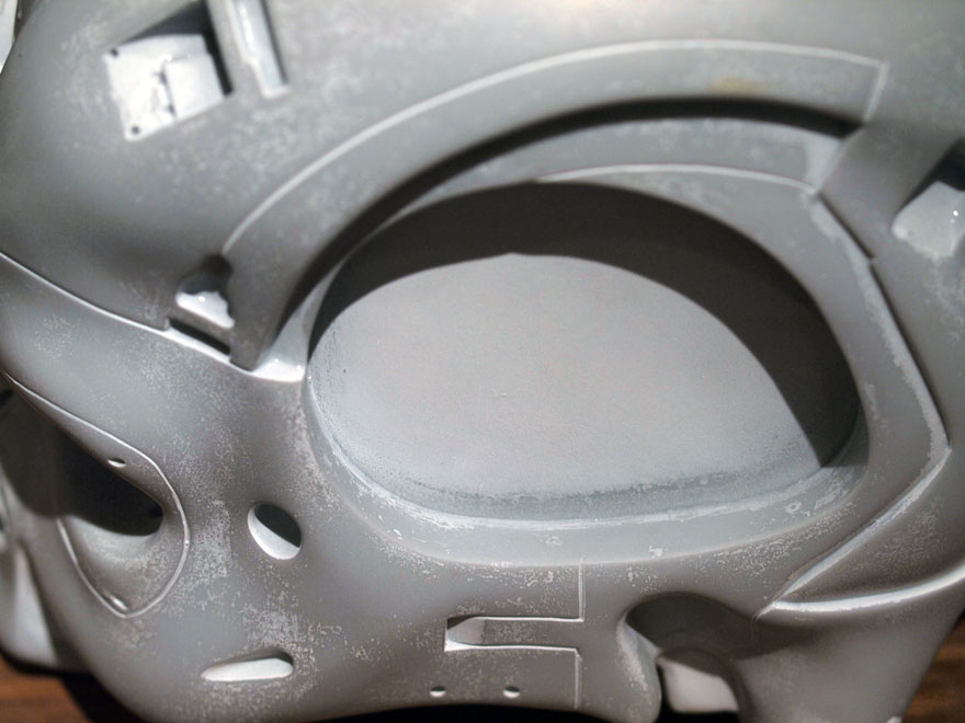 M1号社製キットの側頭部にこの溝はありません
