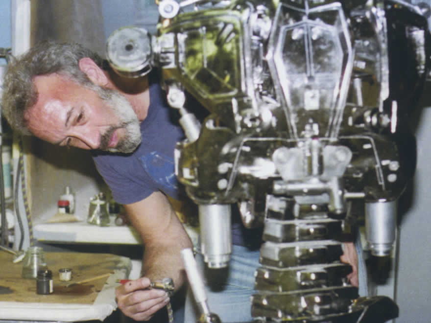 在りし日のスタン・ウィンストン氏。汚しに関する記述も(「Stan Winston Effect」より)