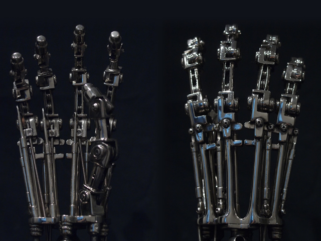 1:1 scale T-800 ENDOARM SIDESHOW COLLECTIBLES