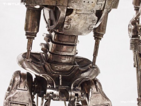 HOTTOYS Quarter Scale - 1/4 Scale Fully Poseable Figure: The Terminator - T-800 Endoskeleton